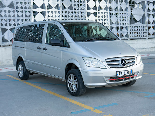 Mercedes-Benz V SIMILAR